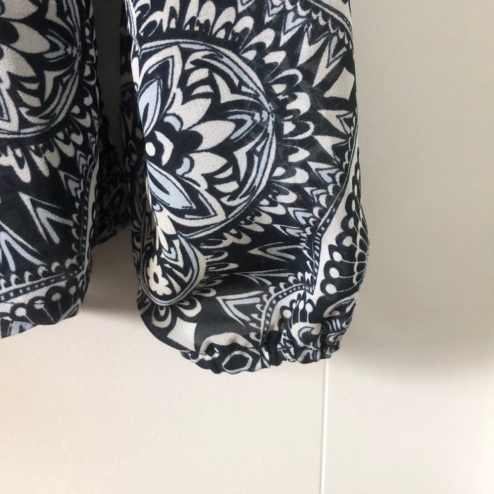 Patterned blouse - Picture 2 of 3